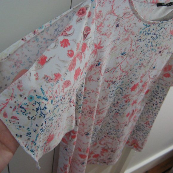 Tahari Floral Top with Peek A Boo Sleeve - Picture 4 of 4